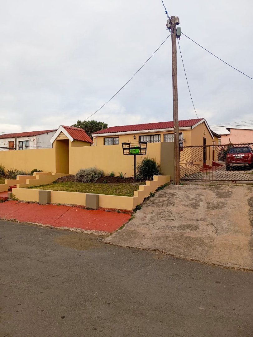 6 Bedroom Property for Sale in Upper Mchubakazi Eastern Cape